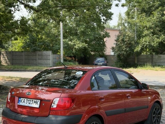 Червоний Кіа Ріо, об'ємом двигуна 1.4 л та пробігом 240 тис. км за 3600 $, фото 4 на Automoto.ua