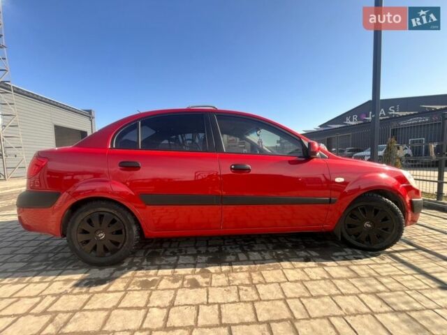Красный Киа Рио, объемом двигателя 1.4 л и пробегом 274 тыс. км за 3800 $, фото 6 на Automoto.ua