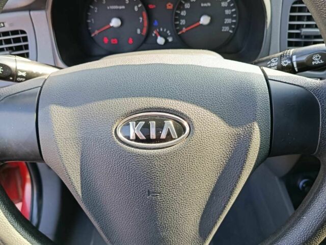 Червоний Кіа Ріо, об'ємом двигуна 1.4 л та пробігом 137 тис. км за 4600 $, фото 7 на Automoto.ua