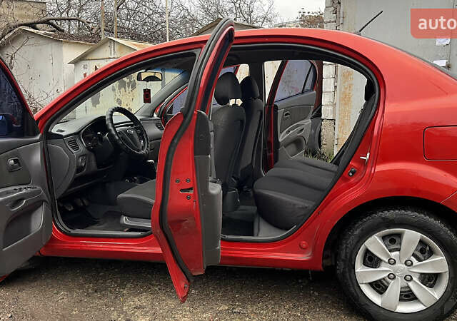 Красный Киа Рио, объемом двигателя 1.49 л и пробегом 198 тыс. км за 3999 $, фото 13 на Automoto.ua