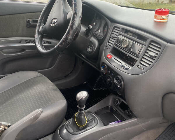 Кіа Ріо 2008 у Бородянке на Automoto.ua Червоний Кіа Ріо, об'ємом двигуна 1.4 л та пробігом 290 тис. км за 3999 $, фото 5 на Automoto.ua