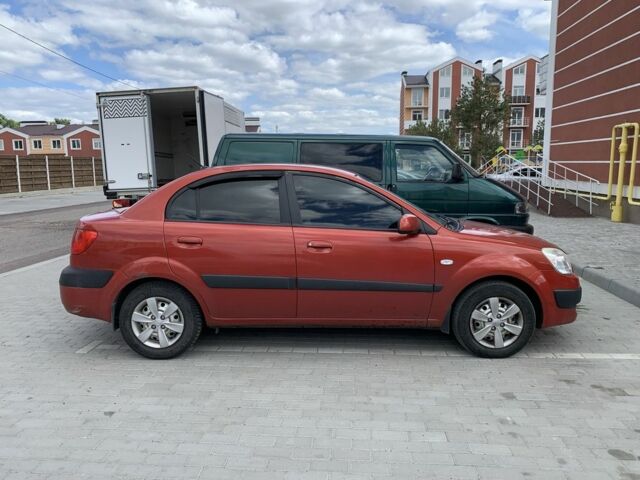 Красный Киа Рио, объемом двигателя 1.5 л и пробегом 277 тыс. км за 4600 $, фото 1 на Automoto.ua