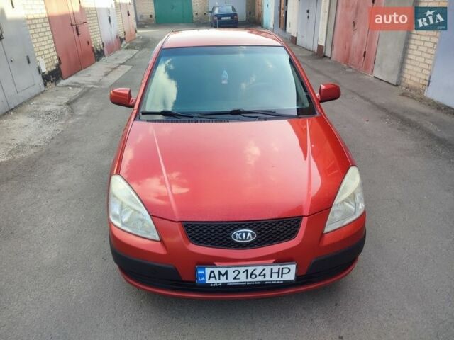 Красный Киа Рио, объемом двигателя 1.4 л и пробегом 185 тыс. км за 4200 $, фото 2 на Automoto.ua