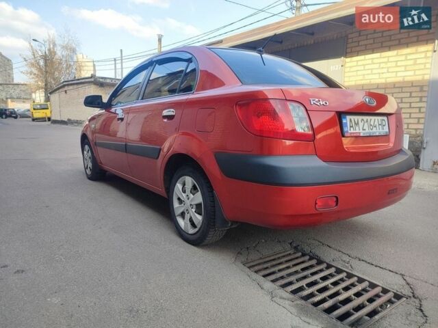 Красный Киа Рио, объемом двигателя 1.4 л и пробегом 185 тыс. км за 4200 $, фото 1 на Automoto.ua