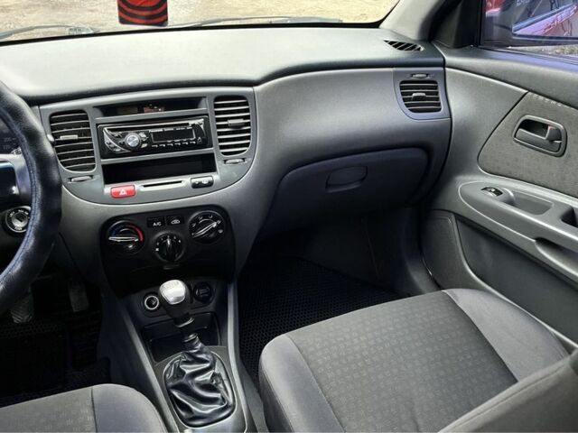 Красный Киа Рио, объемом двигателя 1.5 л и пробегом 198 тыс. км за 3999 $, фото 14 на Automoto.ua