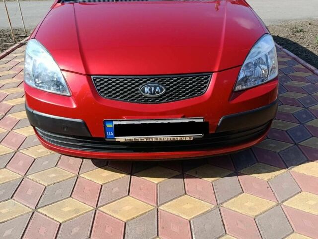 Червоний Кіа Ріо, об'ємом двигуна 1.4 л та пробігом 137 тис. км за 4600 $, фото 1 на Automoto.ua