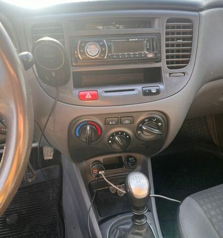 Красный Киа Рио, объемом двигателя 1.4 л и пробегом 274 тыс. км за 3800 $, фото 11 на Automoto.ua