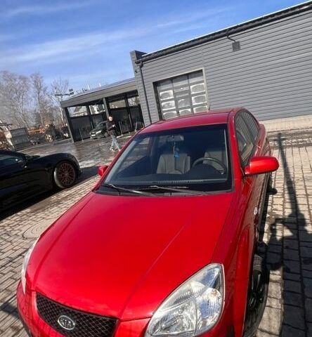 Красный Киа Рио, объемом двигателя 1.4 л и пробегом 274 тыс. км за 3800 $, фото 2 на Automoto.ua