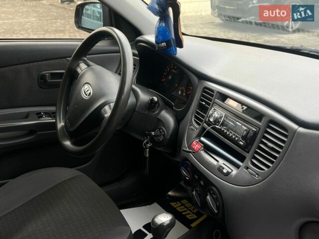 Красный Киа Рио, объемом двигателя 1.4 л и пробегом 274 тыс. км за 4100 $, фото 13 на Automoto.ua