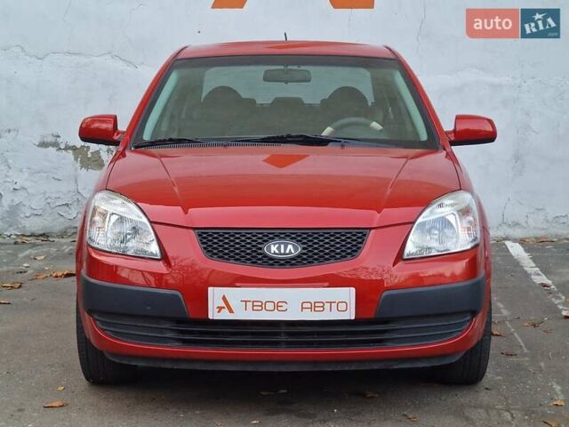 Красный Киа Рио, объемом двигателя 1.4 л и пробегом 100 тыс. км за 6990 $, фото 2 на Automoto.ua
