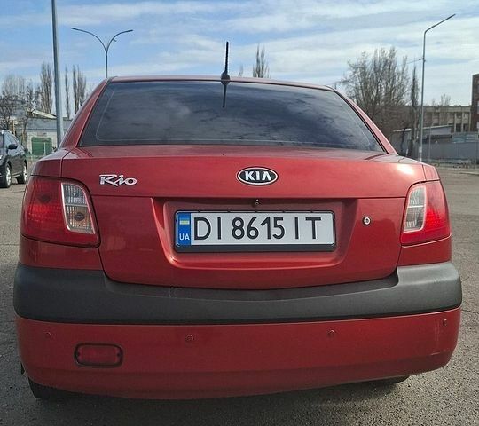 Червоний Кіа Ріо, об'ємом двигуна 1.4 л та пробігом 174 тис. км за 4900 $, фото 8 на Automoto.ua