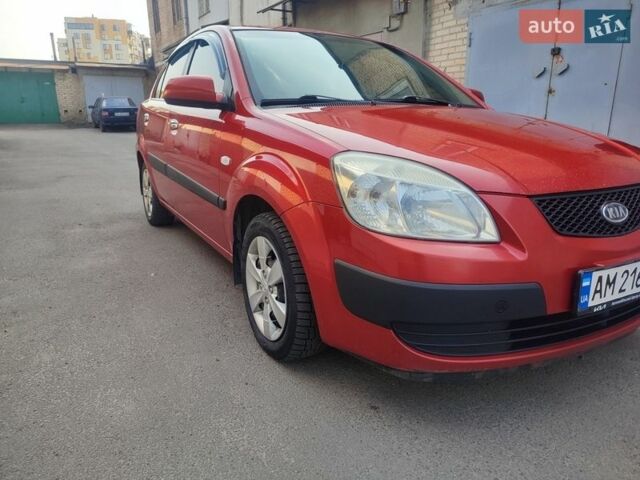 Красный Киа Рио, объемом двигателя 1.4 л и пробегом 185 тыс. км за 4200 $, фото 3 на Automoto.ua