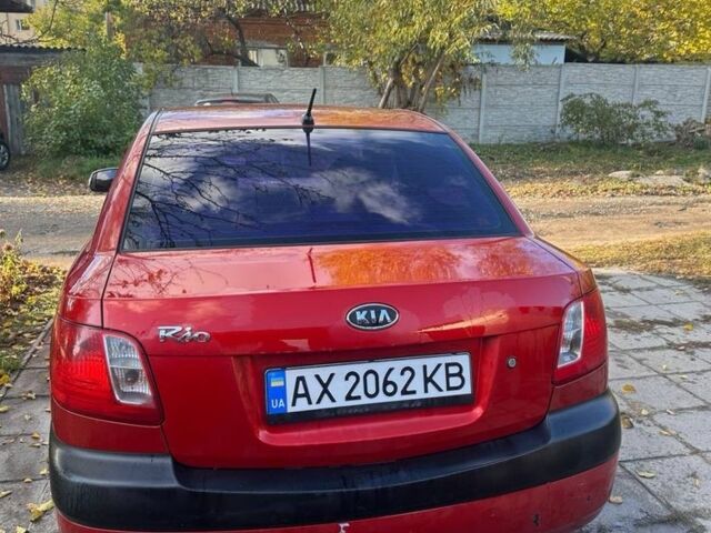 Червоний Кіа Ріо, об'ємом двигуна 1.4 л та пробігом 215 тис. км за 4100 $, фото 3 на Automoto.ua