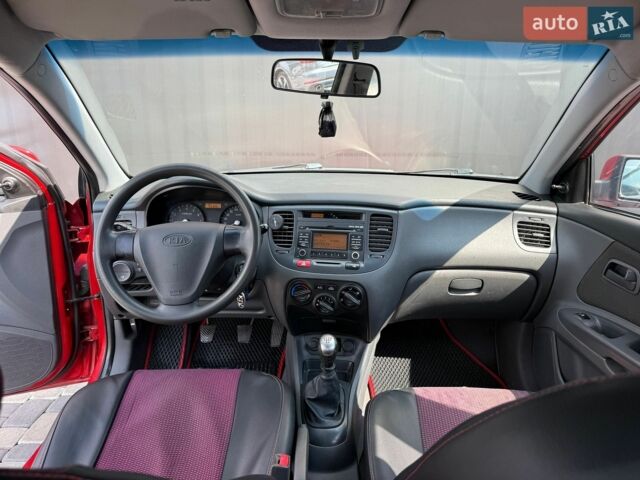 Красный Киа Рио, объемом двигателя 1.4 л и пробегом 155 тыс. км за 3700 $, фото 25 на Automoto.ua