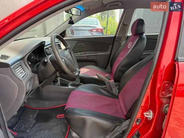 Красный Киа Рио, объемом двигателя 1.4 л и пробегом 155 тыс. км за 3700 $, фото 14 на Automoto.ua