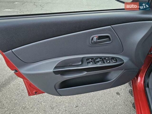 Красный Киа Рио, объемом двигателя 1.4 л и пробегом 180 тыс. км за 4500 $, фото 11 на Automoto.ua