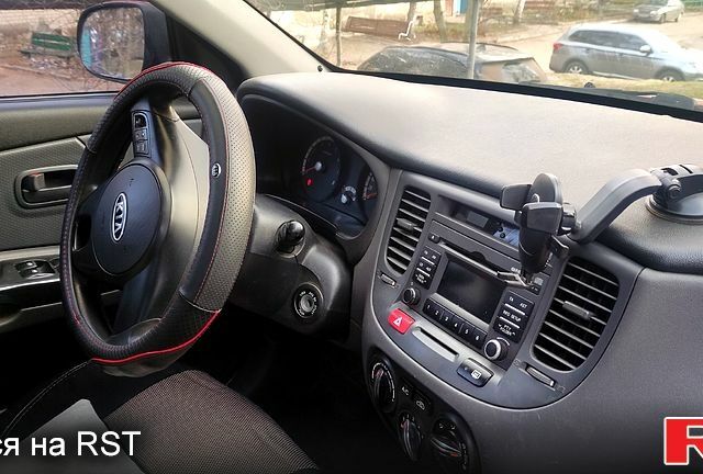 Красный Киа Рио, объемом двигателя 1.4 л и пробегом 200 тыс. км за 4800 $, фото 8 на Automoto.ua