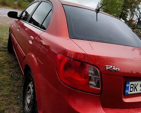 Красный Киа Рио, объемом двигателя 1.4 л и пробегом 210 тыс. км за 4600 $, фото 6 на Automoto.ua