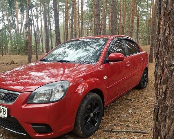Красный Киа Рио, объемом двигателя 1.4 л и пробегом 275 тыс. км за 4250 $, фото 5 на Automoto.ua