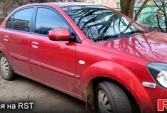 Червоний Кіа Ріо, об'ємом двигуна 1.4 л та пробігом 200 тис. км за 4800 $, фото 2 на Automoto.ua