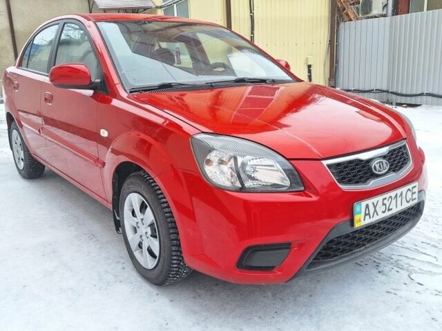 Красный Киа Рио, объемом двигателя 1.4 л и пробегом 180 тыс. км за 4750 $, фото 7 на Automoto.ua