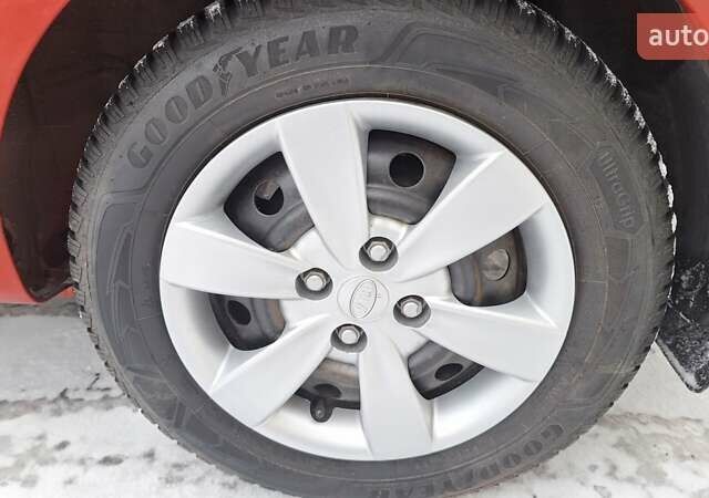 Красный Киа Рио, объемом двигателя 1.4 л и пробегом 180 тыс. км за 4750 $, фото 10 на Automoto.ua