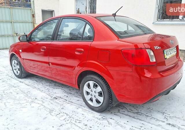 Красный Киа Рио, объемом двигателя 1.4 л и пробегом 180 тыс. км за 4750 $, фото 3 на Automoto.ua