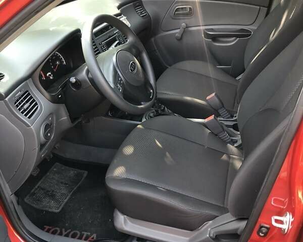 Червоний Кіа Ріо, об'ємом двигуна 1.4 л та пробігом 17 тис. км за 8000 $, фото 4 на Automoto.ua