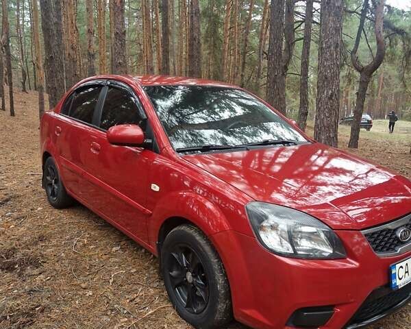 Красный Киа Рио, объемом двигателя 1.4 л и пробегом 275 тыс. км за 4250 $, фото 6 на Automoto.ua