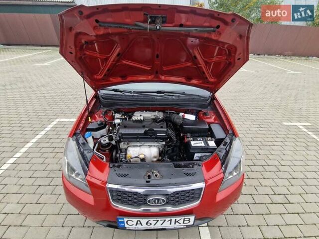 Киа Рио 2010 в Черкассах на Automoto.ua Красный Киа Рио, объемом двигателя 1.34 л и пробегом 275 тыс. км за 4300 $, фото 6 на Automoto.ua