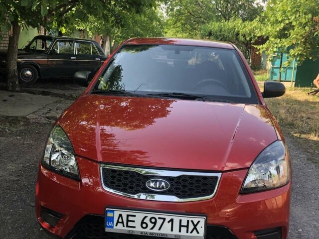Червоний Кіа Ріо, об'ємом двигуна 1.4 л та пробігом 17 тис. км за 8000 $, фото 1 на Automoto.ua