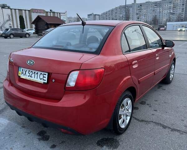 Красный Киа Рио, объемом двигателя 1.4 л и пробегом 180 тыс. км за 4500 $, фото 6 на Automoto.ua