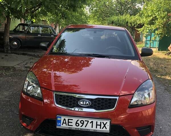 Червоний Кіа Ріо, об'ємом двигуна 1.4 л та пробігом 17 тис. км за 8000 $, фото 1 на Automoto.ua