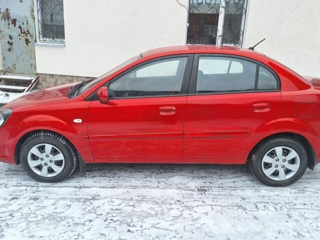 Красный Киа Рио, объемом двигателя 1.4 л и пробегом 180 тыс. км за 4750 $, фото 2 на Automoto.ua