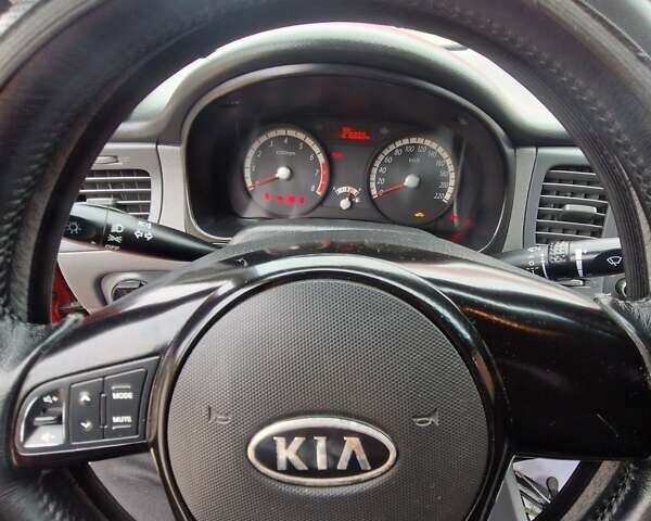 Киа Рио 2010 в Черкассах на Automoto.ua Красный Киа Рио, объемом двигателя 1.34 л и пробегом 275 тыс. км за 4300 $, фото 3 на Automoto.ua