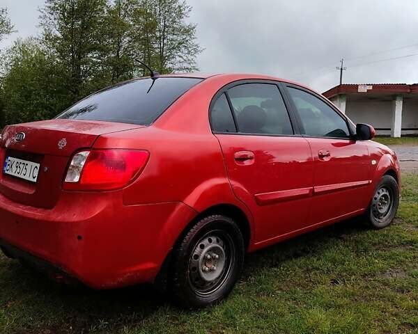 Красный Киа Рио, объемом двигателя 1.4 л и пробегом 210 тыс. км за 4600 $, фото 3 на Automoto.ua