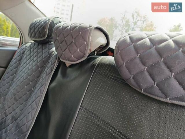 Красный Киа Рио, объемом двигателя 1.4 л и пробегом 331 тыс. км за 4750 $, фото 17 на Automoto.ua