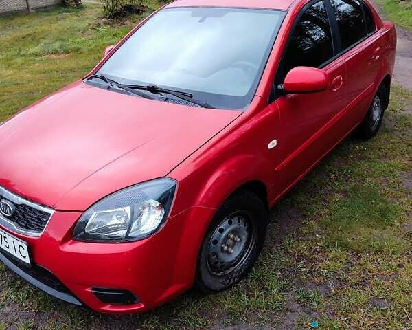 Красный Киа Рио, объемом двигателя 1.4 л и пробегом 210 тыс. км за 4600 $, фото 1 на Automoto.ua