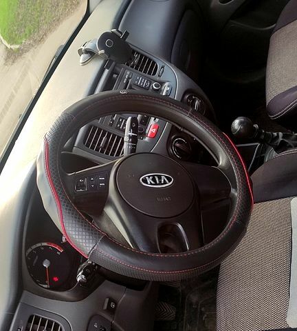 Красный Киа Рио, объемом двигателя 1.4 л и пробегом 200 тыс. км за 4800 $, фото 5 на Automoto.ua