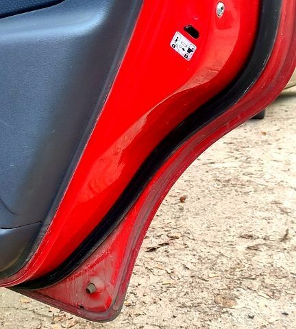 Червоний Кіа Ріо, об'ємом двигуна 1.4 л та пробігом 200 тис. км за 4800 $, фото 7 на Automoto.ua