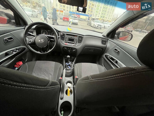 Червоний Кіа Ріо, об'ємом двигуна 1.4 л та пробігом 179 тис. км за 5400 $, фото 5 на Automoto.ua