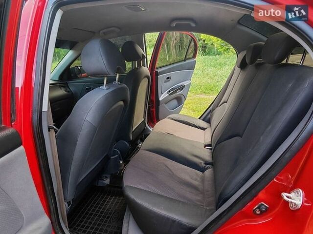 Красный Киа Рио, объемом двигателя 1.4 л и пробегом 300 тыс. км за 4200 $, фото 14 на Automoto.ua