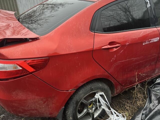 Красный Киа Рио, объемом двигателя 1.4 л и пробегом 200 тыс. км за 2500 $, фото 2 на Automoto.ua