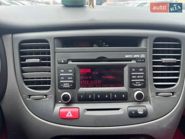 Красный Киа Рио, объемом двигателя 1.4 л и пробегом 113 тыс. км за 5100 $, фото 23 на Automoto.ua