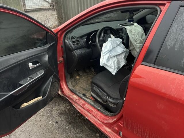 Красный Киа Рио, объемом двигателя 1.4 л и пробегом 200 тыс. км за 2500 $, фото 6 на Automoto.ua