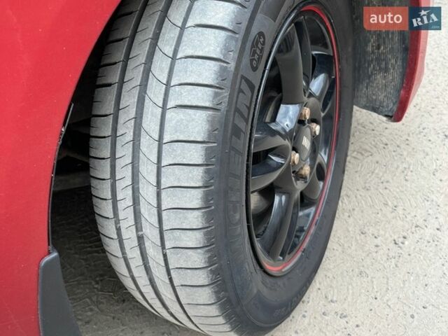 Красный Киа Рио, объемом двигателя 1.4 л и пробегом 214 тыс. км за 5900 $, фото 7 на Automoto.ua