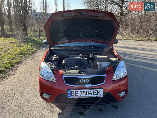 Красный Киа Рио, объемом двигателя 1.4 л и пробегом 398 тыс. км за 3600 $, фото 27 на Automoto.ua