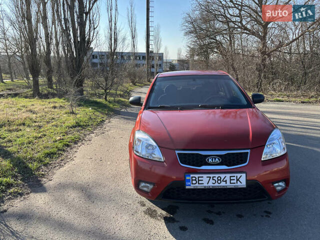 Красный Киа Рио, объемом двигателя 1.4 л и пробегом 398 тыс. км за 3600 $, фото 3 на Automoto.ua