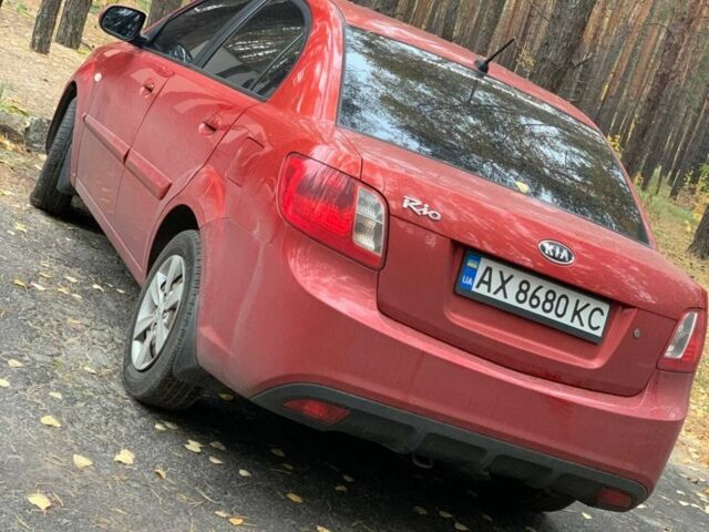Красный Киа Рио, объемом двигателя 1.4 л и пробегом 213 тыс. км за 5000 $, фото 2 на Automoto.ua