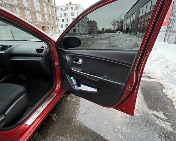Красный Киа Рио, объемом двигателя 1.4 л и пробегом 212 тыс. км за 6000 $, фото 17 на Automoto.ua